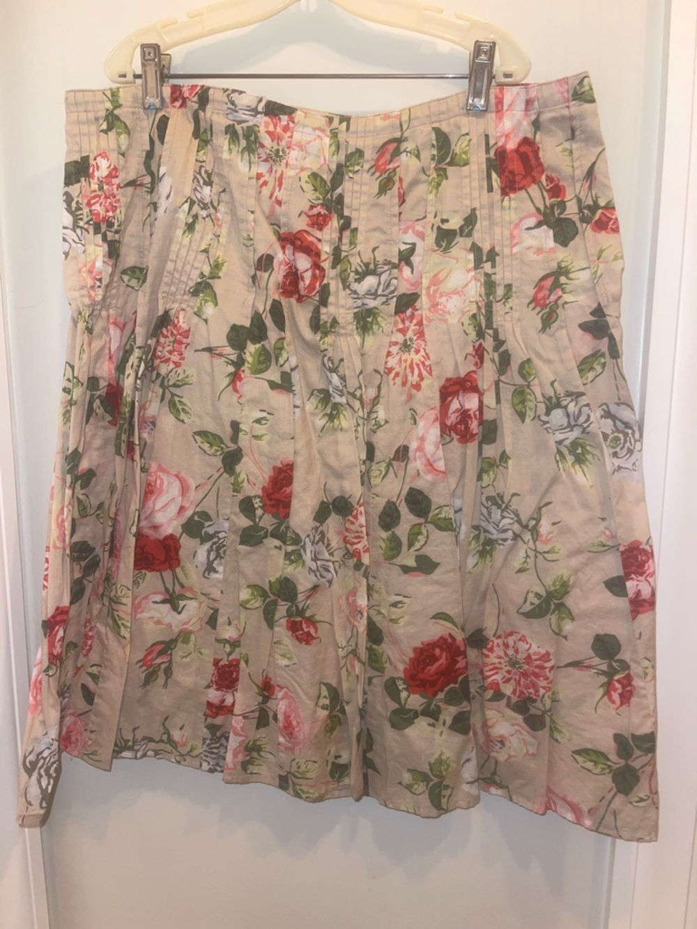 CAbi Beige Floral A-Line Skirt with Red & Pink Roses
